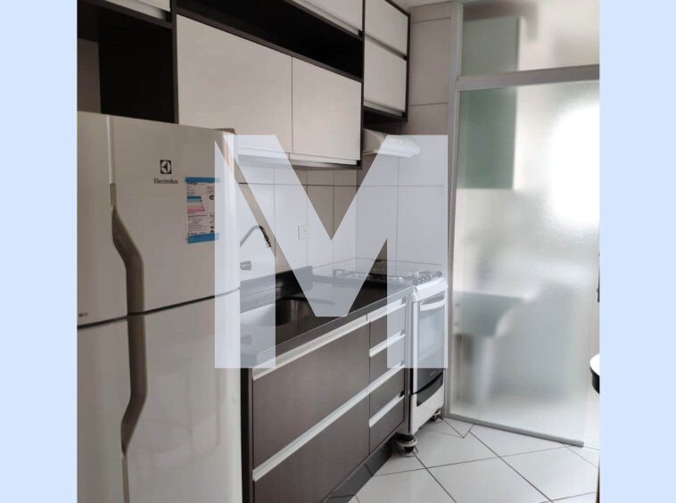 Apartamento à venda 2 quartos no Jardim do Estádio, condomínio Adriático em Santo André - SP. O imóvel possui 2 quartos, sala de dois ambientes, sacada, cozinha com armários, lavanderia e banheiro com box de vidro. Além disso, o imóvel possui piso em porcelanato e laminado, e o banheiro conta com box em vidro. Apartamento à venda 2 quartos no condomínio Residencial Adriático.