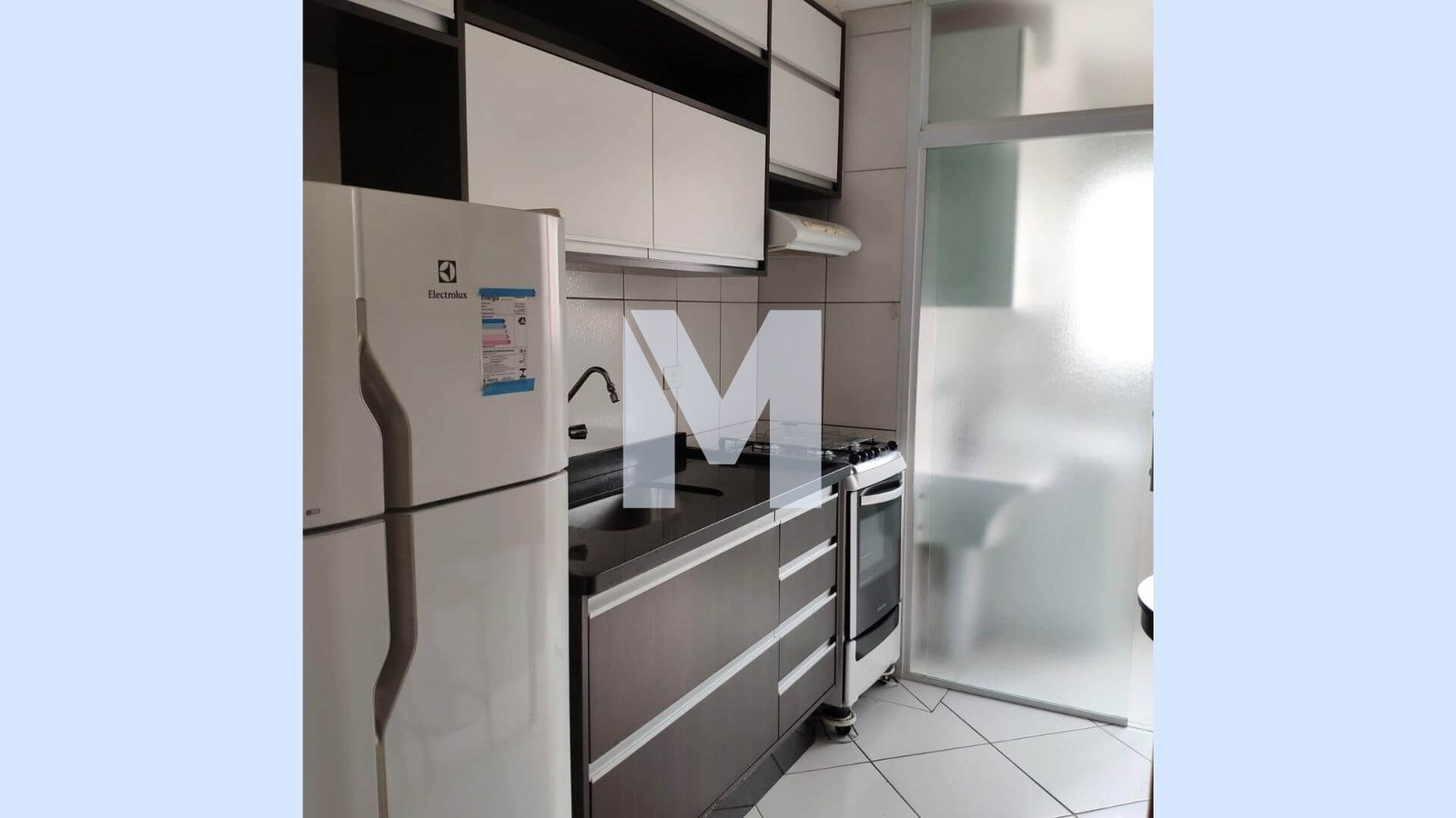 Apartamento à venda 2 quartos no Jardim do Estádio, condomínio Adriático em Santo André - SP. O imóvel possui 2 quartos, sala de dois ambientes, sacada, cozinha com armários, lavanderia e banheiro com box de vidro. Além disso, o imóvel possui piso em porcelanato e laminado, e o banheiro conta com box em vidro. Apartamento à venda 2 quartos no condomínio Residencial Adriático.