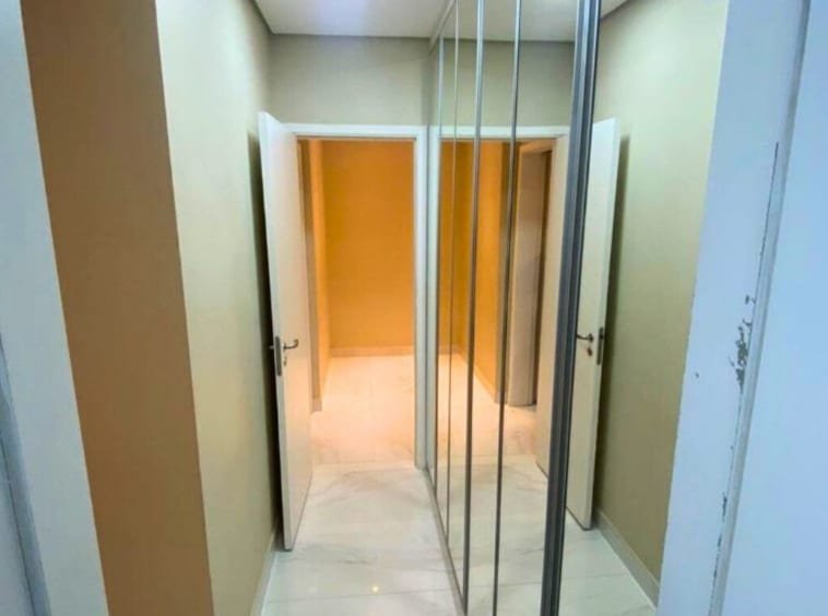 Apartamento de 3 Quartos e Varanda