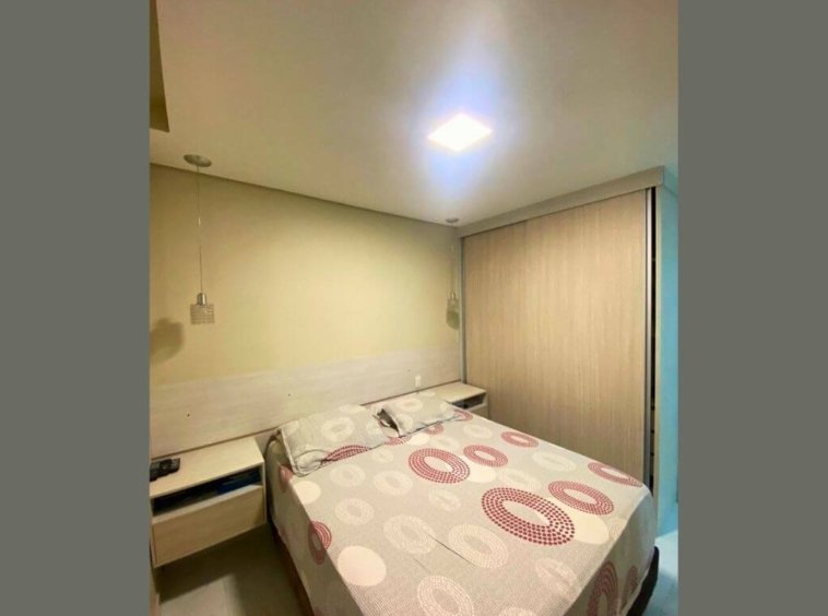 Apartamento de 3 Quartos e Varanda