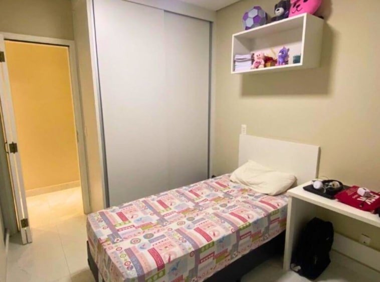 Apartamento de 3 Quartos e Varanda