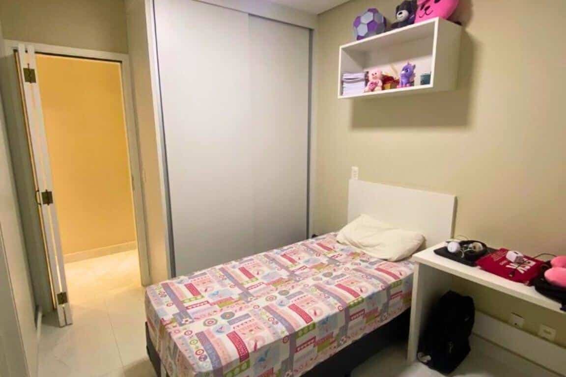 Apartamento de 3 Quartos e Varanda