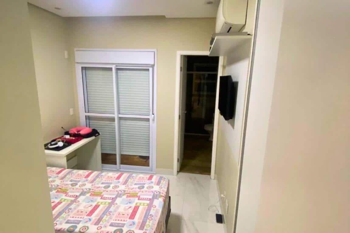 Apartamento de 3 Quartos e Varanda