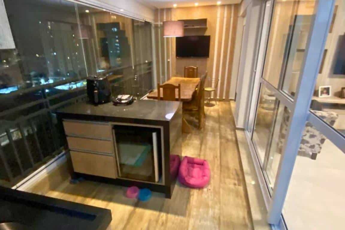 Apartamento de 3 Quartos e Varanda