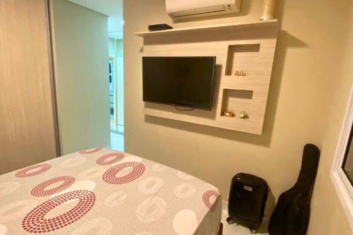 Apartamento de 3 Quartos e Varanda